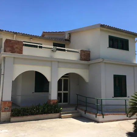 Del Falso Pepe Apartment Avola